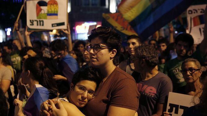 Muere adolescente de 16 años apuñalada en marcha del orgullo gay de