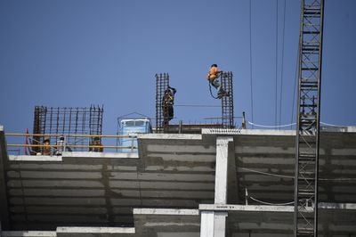 Inversiones en el sector de la construcción inician el año con caída de 19.8%