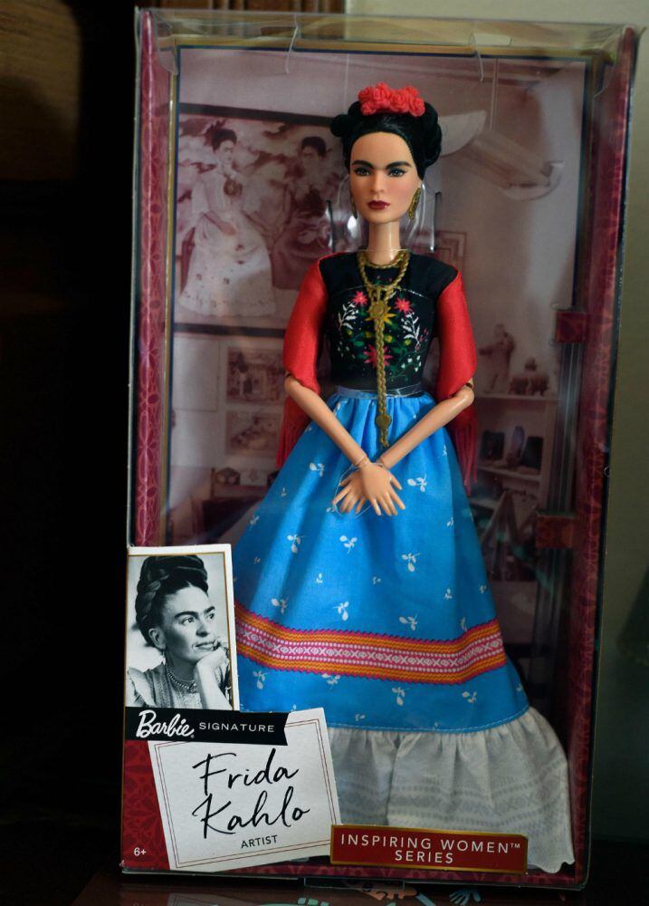 Tribunal prohíbe vender Barbie de Frida Kahlo en México