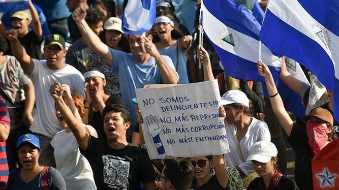 Denuncian represión y 'violación masiva' de derechos humanos durante protestas en Nicaragua