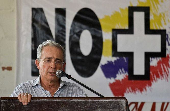 Uribe llama a votar 'No' en plebiscito por la paz