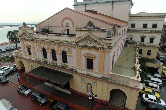 El Teatro Nacional baja el telón debido a la desidia