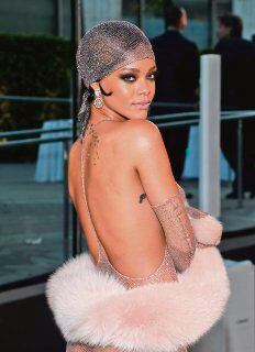 Restringen exhibición de un cartel de Rihanna