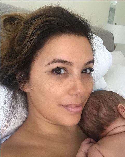Eva Longoria presenta oficialmente a su bebé Santiago Enrique
