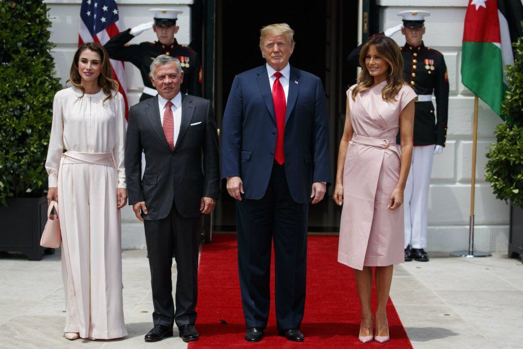Melania Trump y Rania de Jordania, duelo en rosa