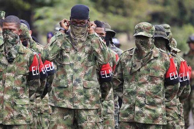 Fiscalía pedirá imputar casi 16 mil delitos a jefes del Ejército de Liberación Nacional