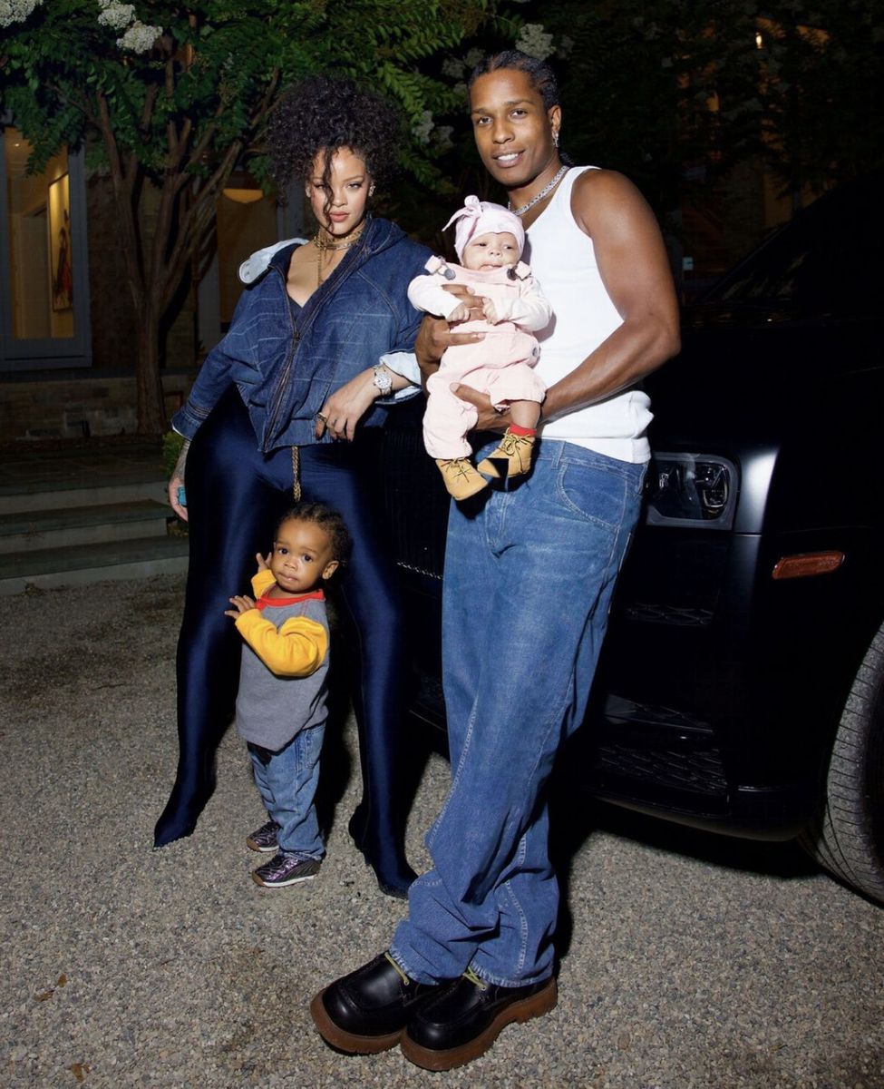 Rihanna y A$AP Rocky presentan a Riot Rose, su segundo bebé, en una sesión de fotos estilo paparazzi