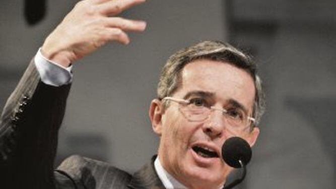 Senador Uribe sobre Hurtado: "esto es una persecución política"
