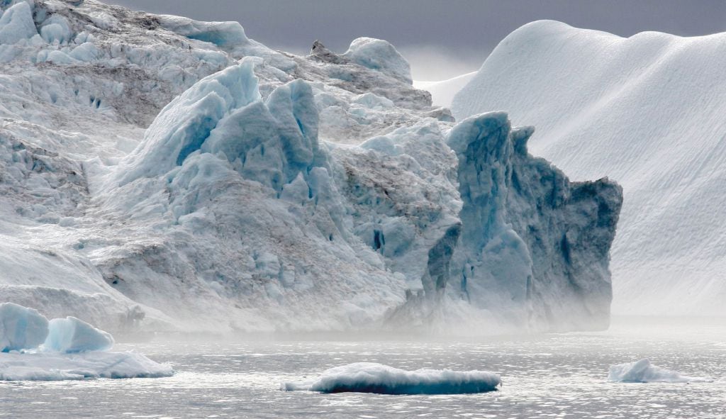 Tres cubos de hielo imagen de archivo. Imagen de derretimiento