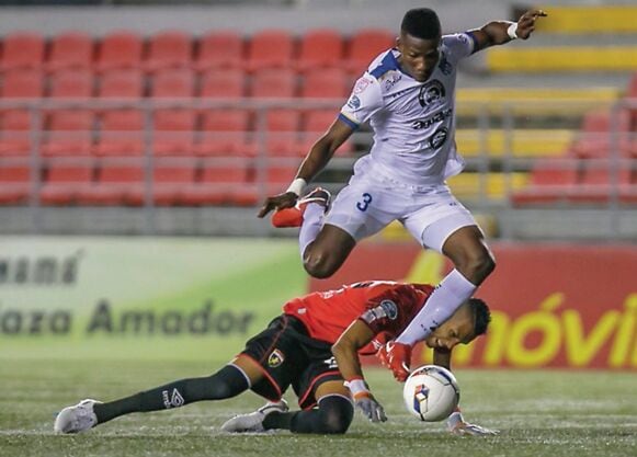 Buscan las semifinales