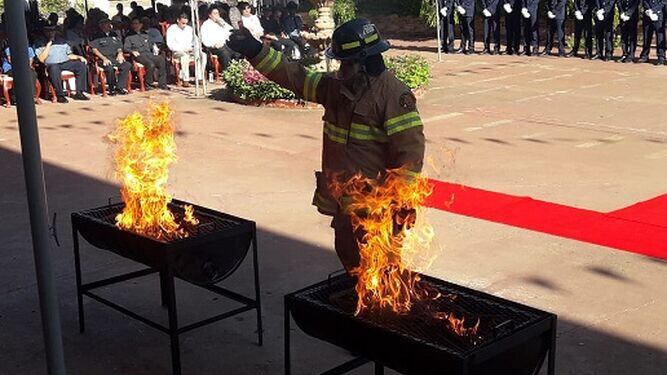 Con cremación de banderas comienzan los festejos por las fiestas patrias en Herrera