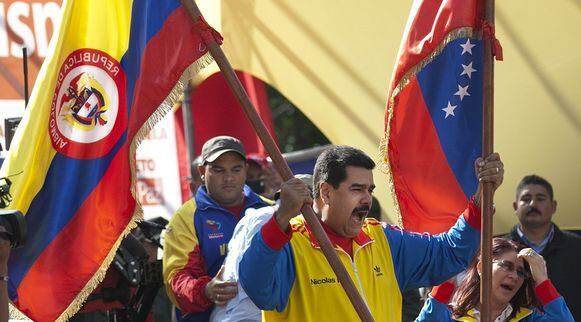 Venezuela destruye cédulas a deportados