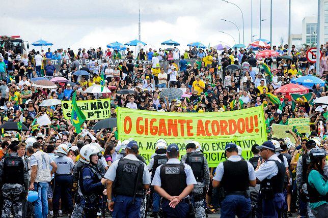 Protestas contra Rousseff y Lula da Silva en nueve estados de Brasil