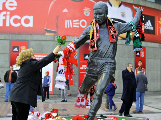 Lisboa se viste de negro para recordar a Eusébio