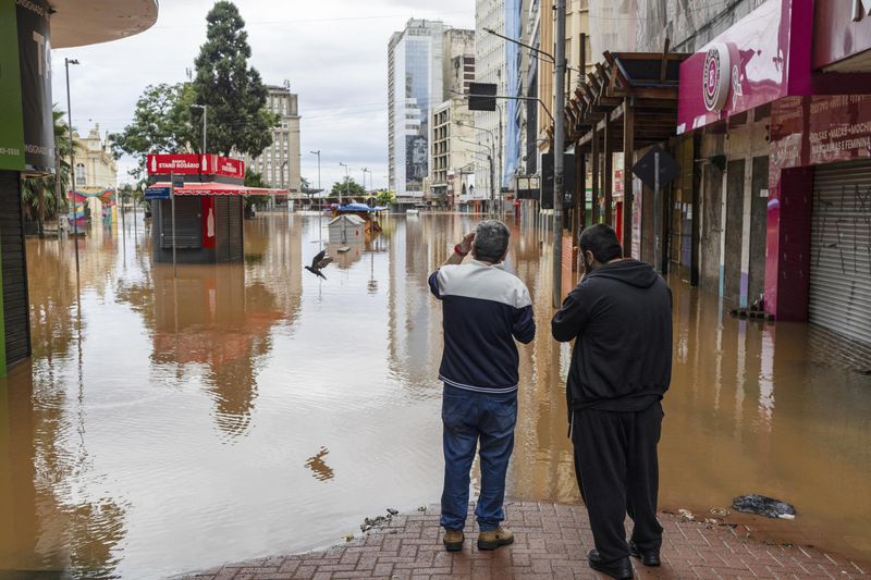 Sube la cifra de muertos por las inundaciones en el sur de Brasil