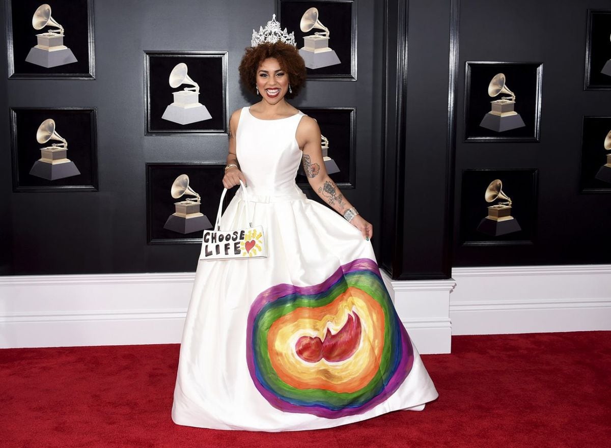 El polémico vestido ‘antiaborto’ de los Grammy