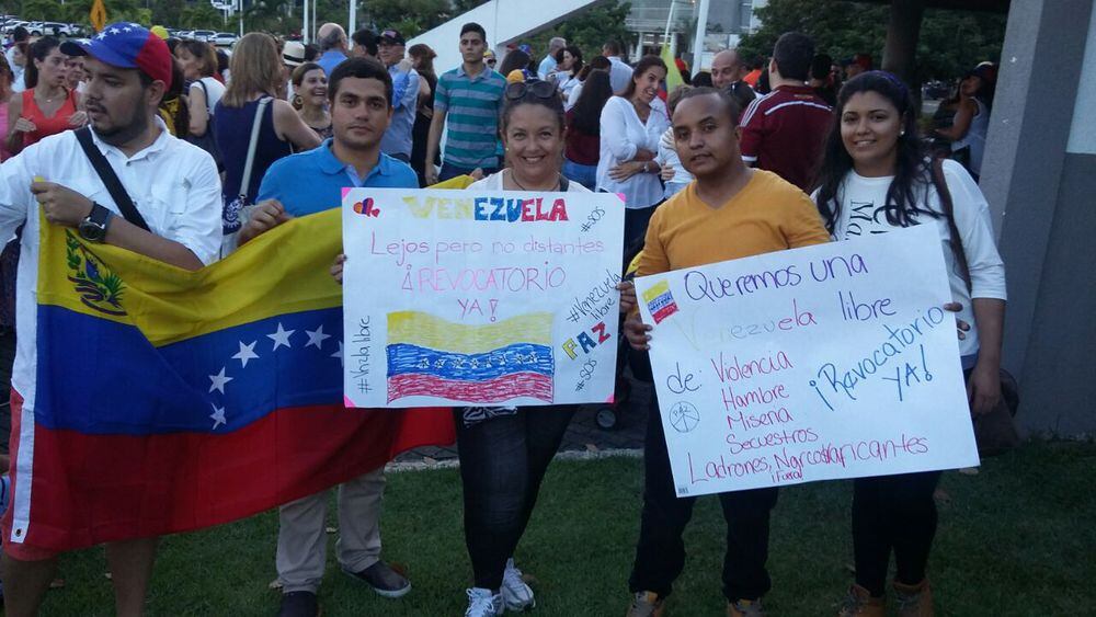 Venezolanos se reúnen en la cinta costera para exigir referendo contra Nicolás Maduro; también protestan en otras 65 ciudades del mundo