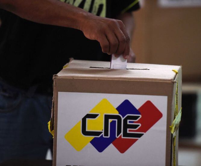 Poder electoral venezolano amplía por una hora votación de ...