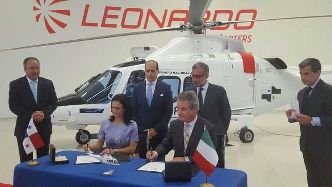 Finmeccanica entrega a Panamá el helicóptero ambulancia