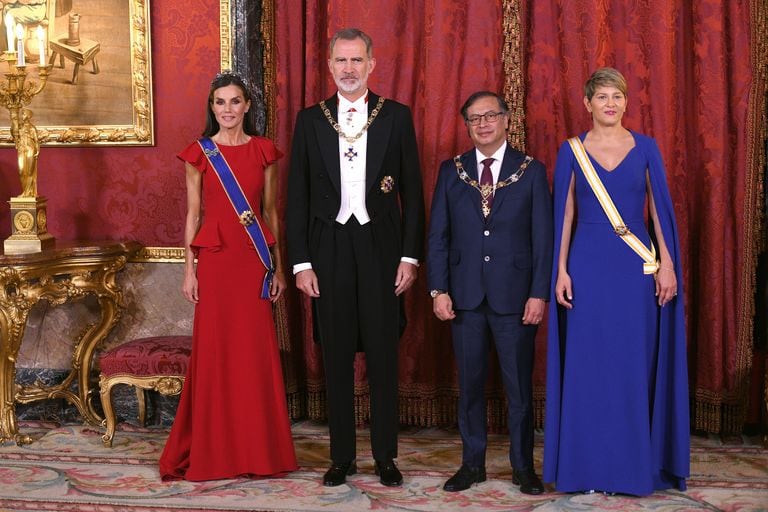 Los looks similares de la reina Letizia de España y la primera dama de Colombia, Verónica Alcocer