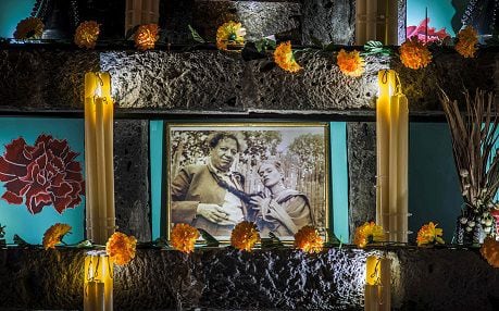 Diseñador Jean Paul Gaultier colabora en tradicional ofrenda del Día de los Muertos