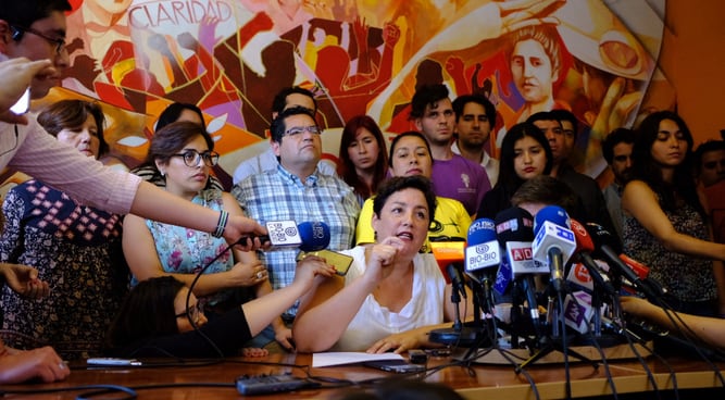 Izquierdista Beatriz Sánchez da apoyo a Alejandro Guillier para balotaje en Chile