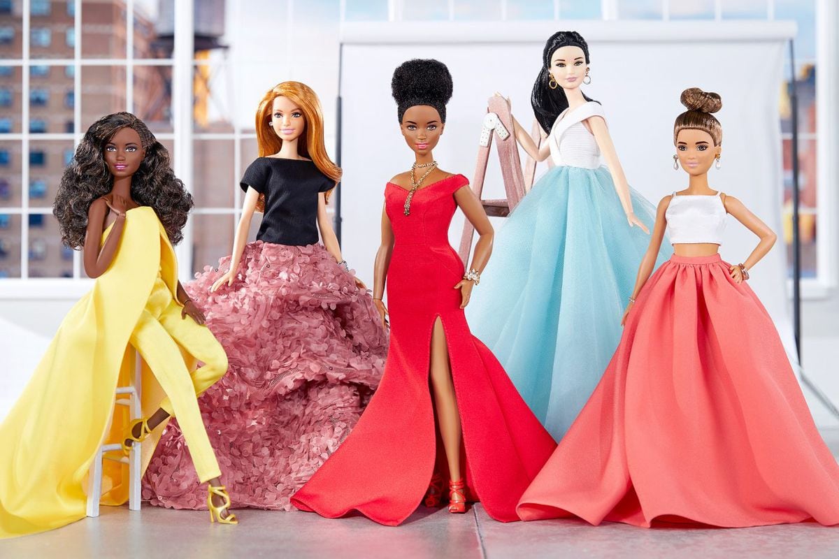 Christian Siriano viste a Barbie con sus diseños de alfombra roja