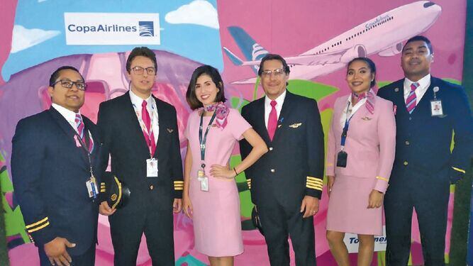 Primer vuelo rosa de Copa Airlines sorprendió a pasajeros
