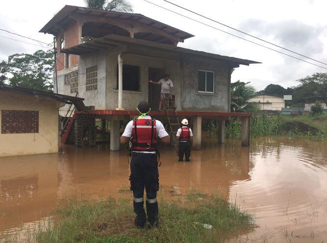 Gobierno de Panamá ordena cierre de oficinas públicas por tormenta tropical Otto