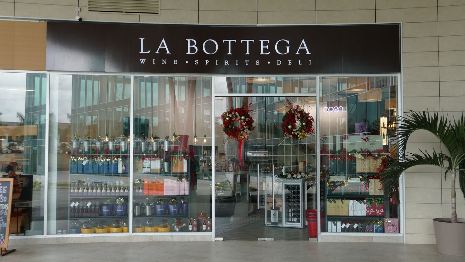 Varela Hermanos inaugura tienda La Bottega con un nuevo concepto y experiencia para el consumidor