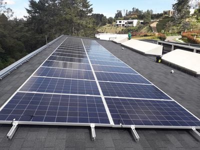 Empresarios piden eliminar los topes a la energía solar y agilizar permisos para instalar paneles