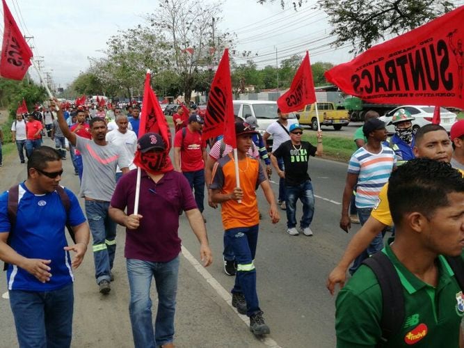 Miembros del Suntracs salen a las calles en el séptimo día de huelga