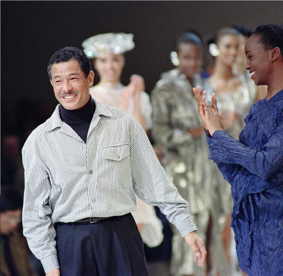 La moda dice adiós al diseñador Issey Miyake, pionero del uso de ropa cómoda 