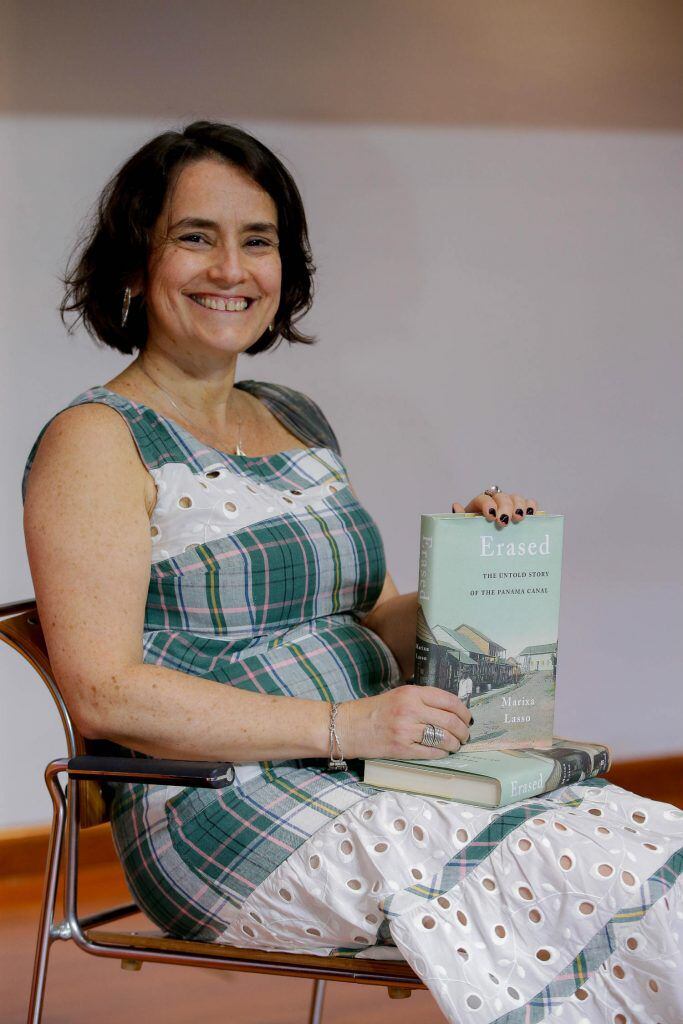 Panameña gana premio internacional por su libro sobre la historia borrada del Canal 