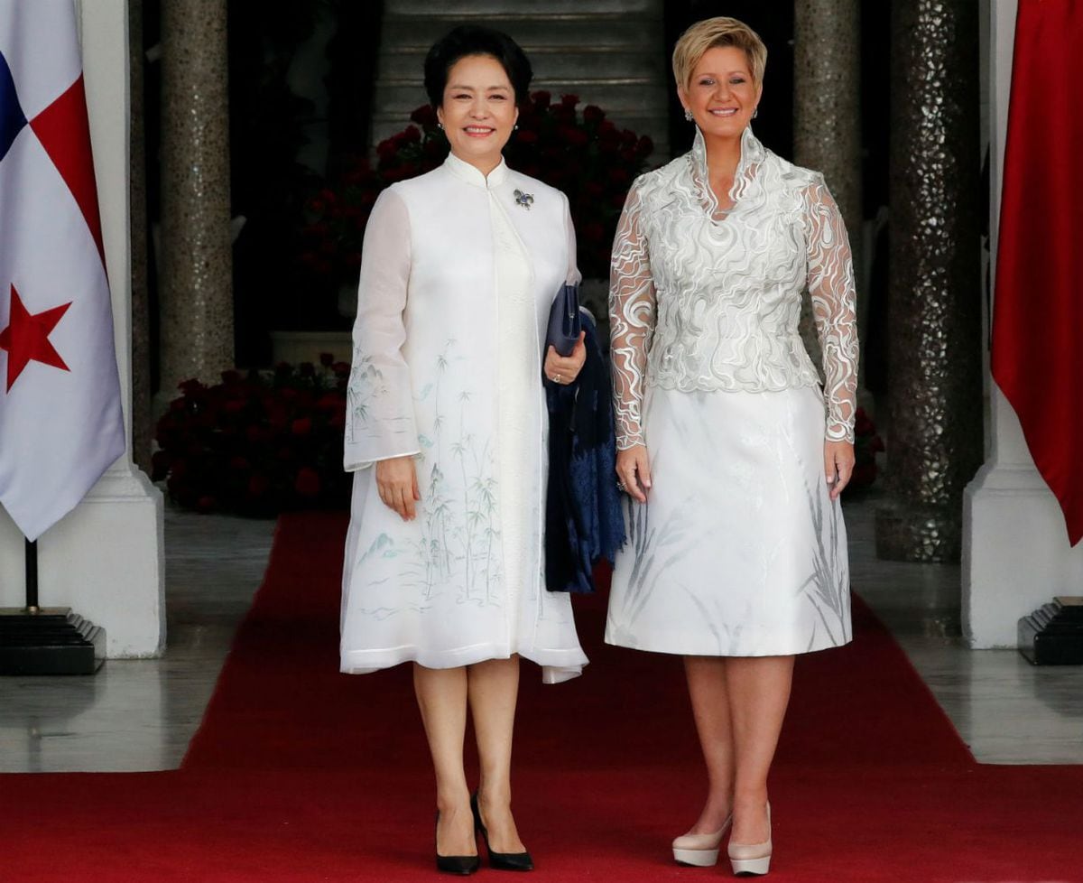 Lorena Castillo de Varela y sus tres vestidos para la visita presidencial de China