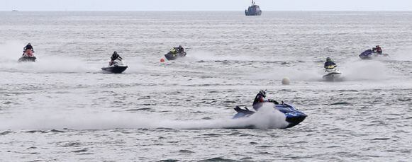 Motos acuáticas y lanchas veloces se apoderan de la bahía de Panamá