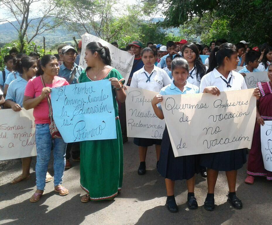 Ministra de Educación insta a docentes de la comarca Ngäbe Buglé a volver a clases