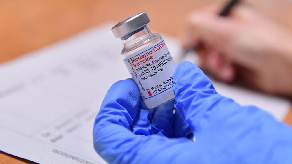 Segunda dosis de vacuna de Moderna puede administrarse a las seis semanas, según expertos de la OMS
