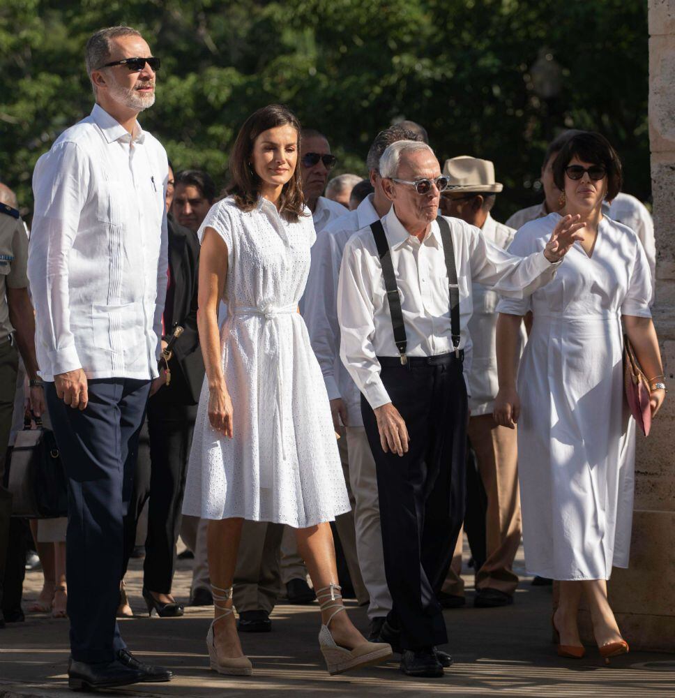 Las lecciones de estilo veraniego de la reina Letizia en Cuba