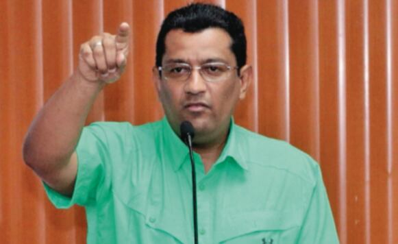 Pese a críticas, Emilio Sempris no prevé cambios en la política forestal