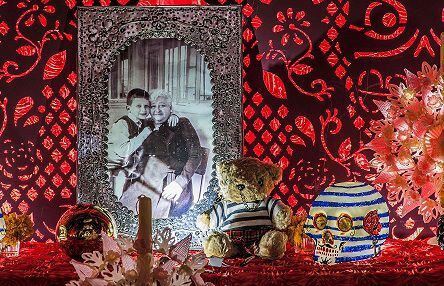 Diseñador Jean Paul Gaultier colabora en tradicional ofrenda del Día de los Muertos