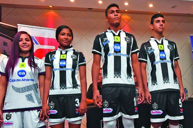 Tauro FC presenta sus nuevos colores para el Apertura La Prensa Panamá