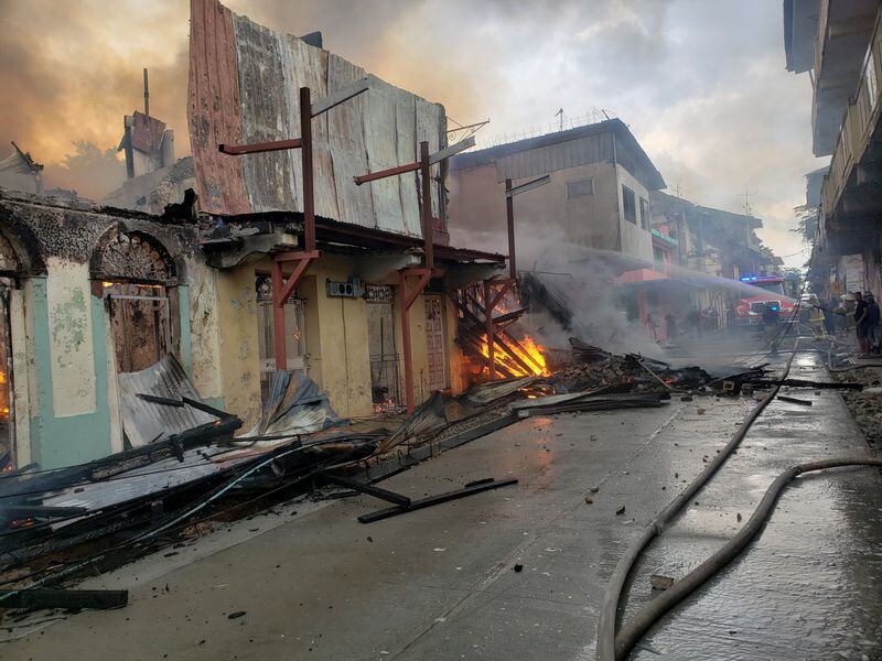 Incendio en El Chorrillo: un hombre fallece y cuatro bomberos resultan heridos