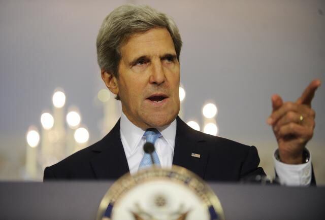 Kerry: Assad es Hitler, para justificar guerra