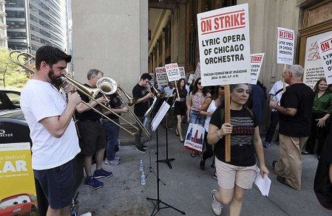 Músicos de la Ópera Lírica de Chicago en huelga por recortes de presupuesto