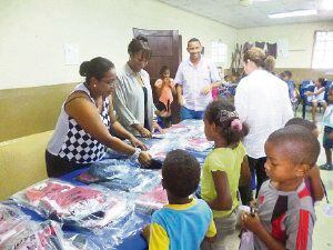 Estudiantes de Yaviza reciben donación de uniformes escolares