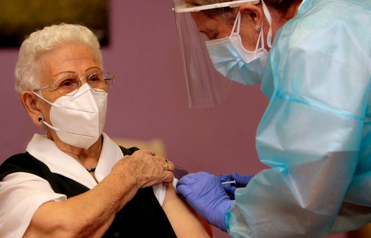 España creará registro de personas que rechacen vacuna del Covid