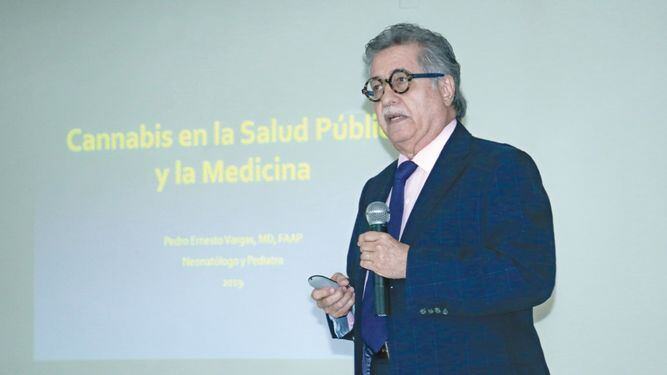 CMP dicta docencia a sus médicos