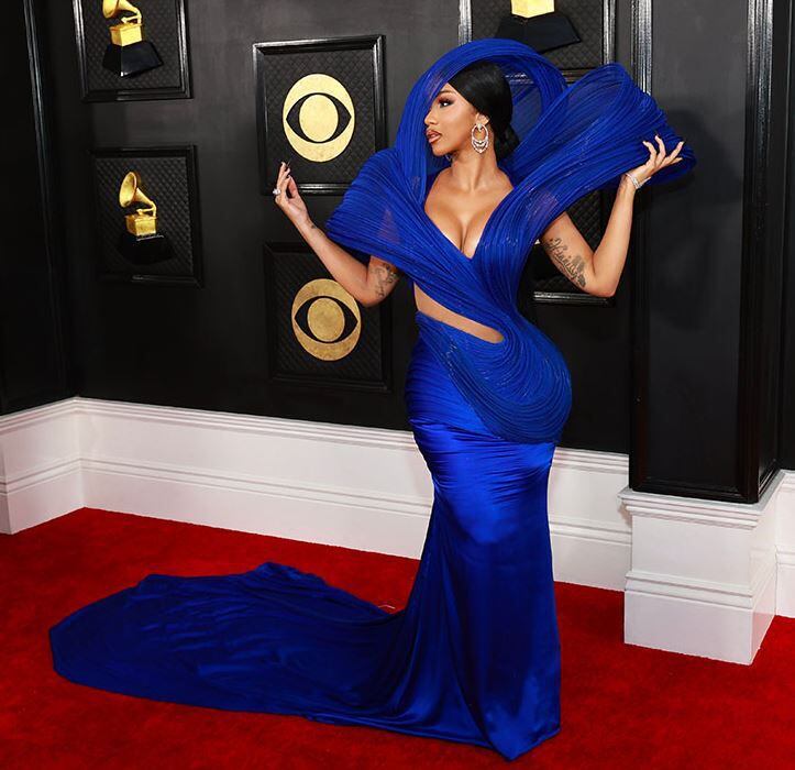 Glamour, elegancia y sobre todo exceso en la alfombra roja de los Grammy. ¡Todos los looks!