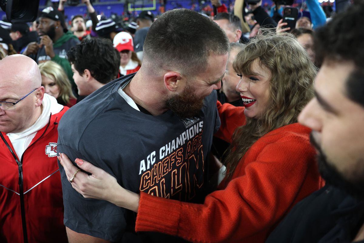 De Taylor A Travis Un Beso Con Sello De Super Bowl La Prensa Panam   ZHHAFAUMPNFPZISPPVWL3M2KYQ 